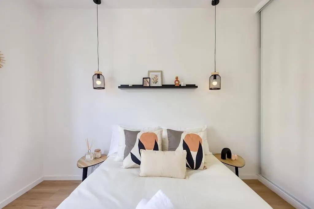 Apartment T2 Parisien- 1 Min A Pied Du Metro Ligne 13 & 14 *