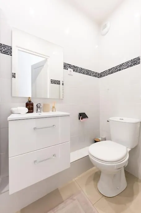 Apartment T2 Parisien- 1 Min A Pied Du Metro Ligne 13 & 14 *